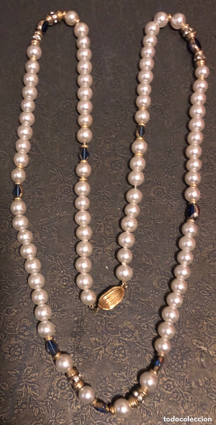 Joalharia: Bonito collar en perlas y pedrer&iacute;a; los metales est&aacute;n chapados en oro