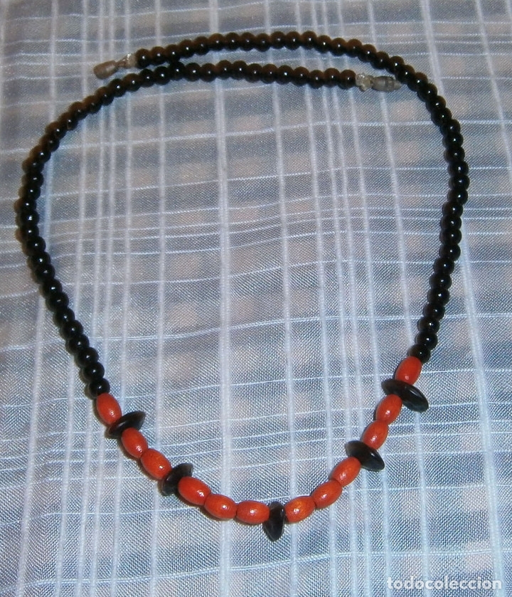 Joalharia: collar gargantilla piedrecitas negra y naranjas