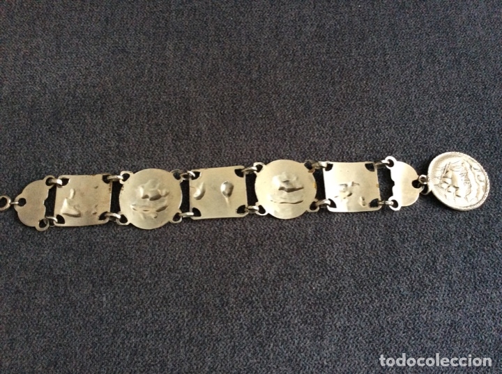 Joyeria: Pulsera plateada con monedas. A&ntilde;os 60 - Foto 2