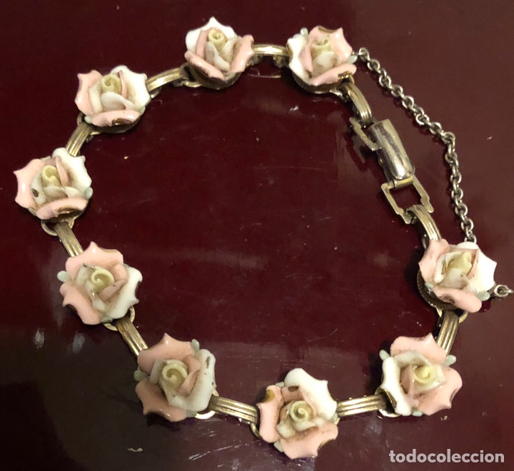 Gioielleria: Exquisita pulsera, en metal dorado, y porcelana.