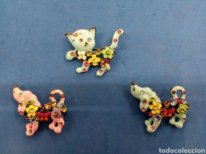 Joyeria: Lote 3 broches de metal esmaltado con circonitas ,a&ntilde;os 1980