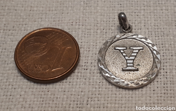 Joalharia: Peque&ntilde;o colgante vintage plateado inicial Y redondo