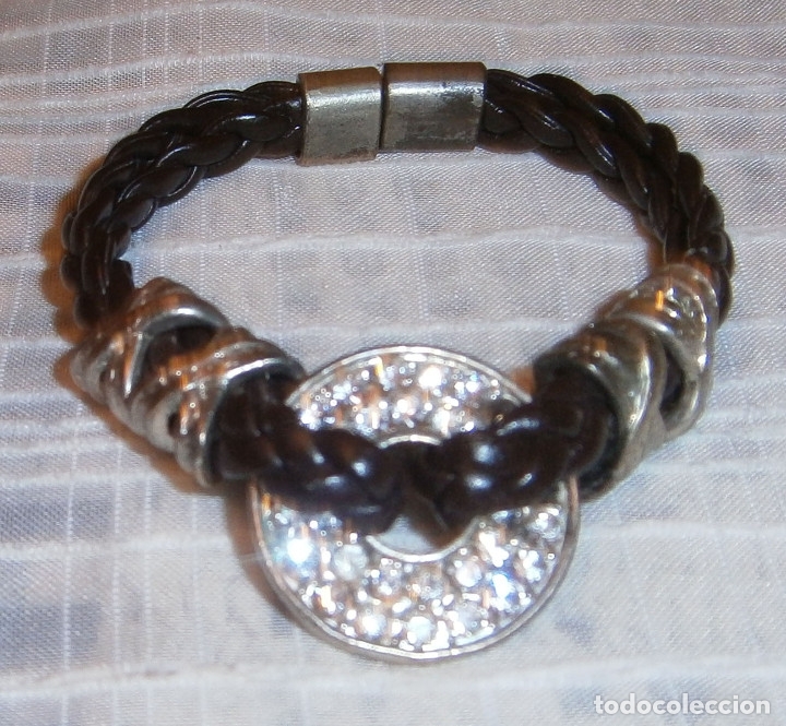 Gioielleria: pulsera de cuero tenzado con enganches de metal