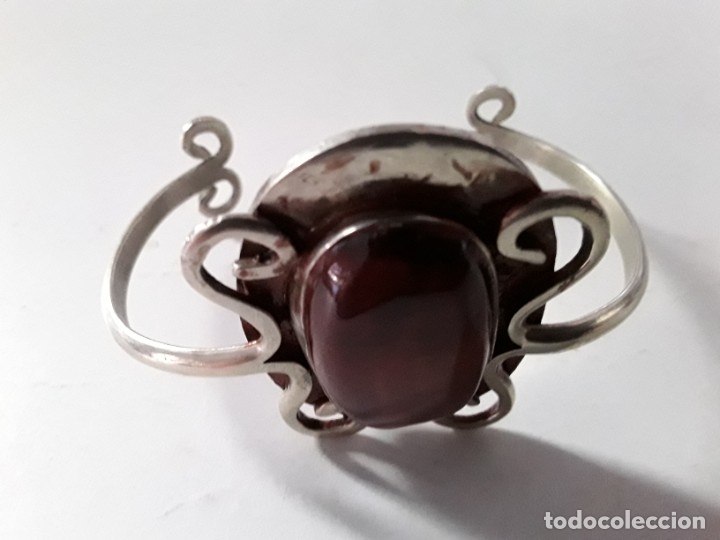 Joaillerie: Pulsera de metal y piedra central