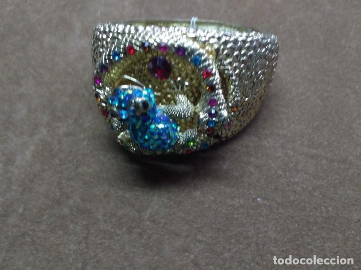 Joyeria: PULSERA DE METAL CON RANA.