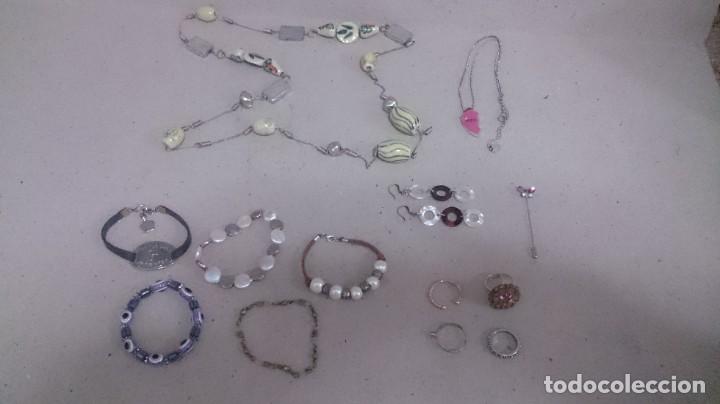 Joalharia: 2 collares 5 pulseras 4 anillos 1 pendientes 1 alfiler 173