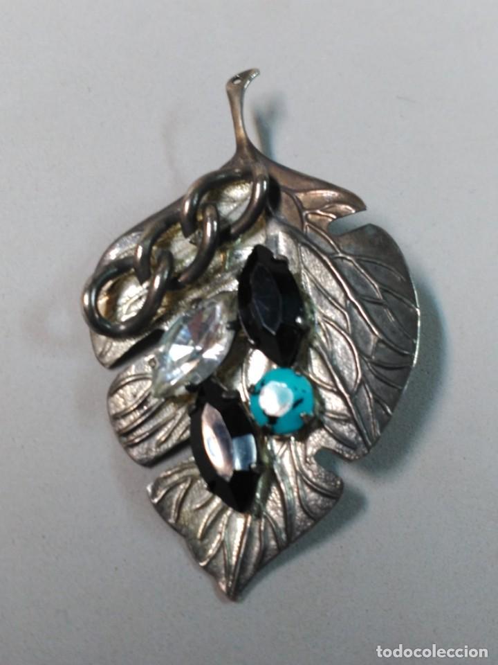 Joaillerie: BROCHE DE BISUTERIA, METAL, EN FORMA DE HOJA.