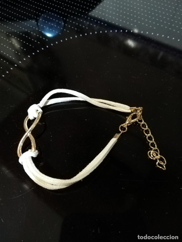 Joalharia: Pulsera de piel y metal.