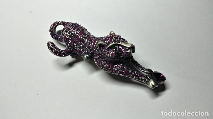 Joaillerie: BROCHE CON FORMA DE PANTERA