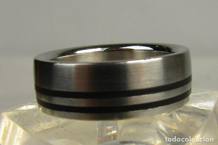 Joyeria: ALIANZA EN ACERO CON 2 HENDIDURAS EN NEGRO - Foto 3