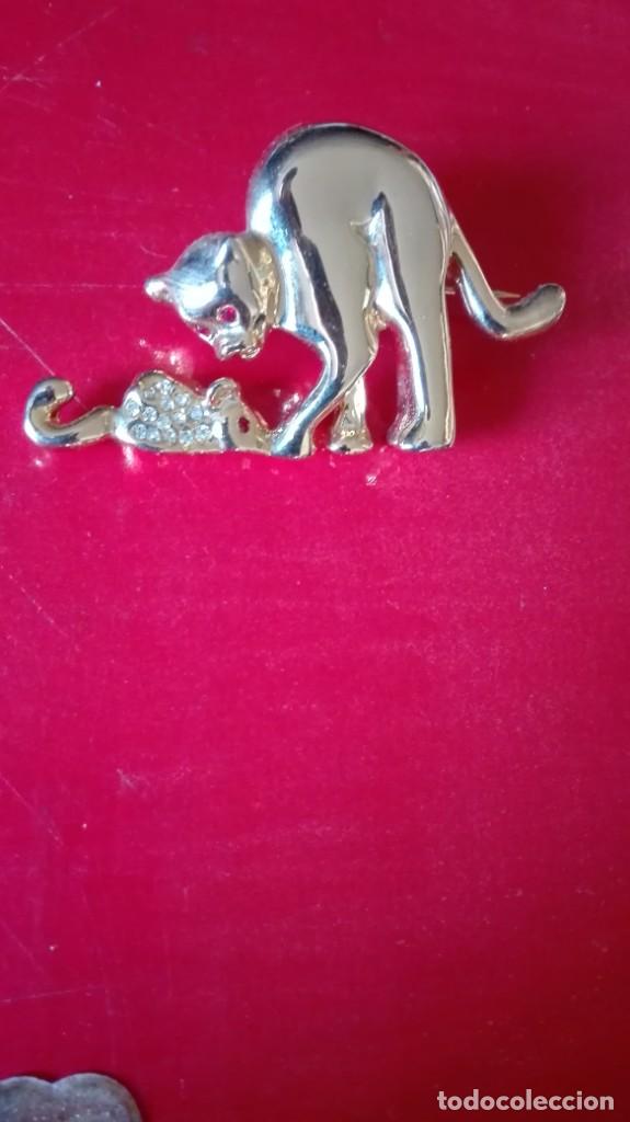 Joyeria: Broche de gato con rat&oacute;n ba&ntilde;ado en oro