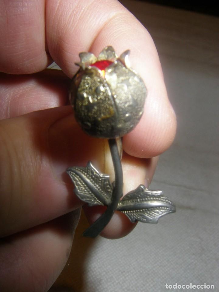 Joaillerie: Insignia o broche con forma de granada.