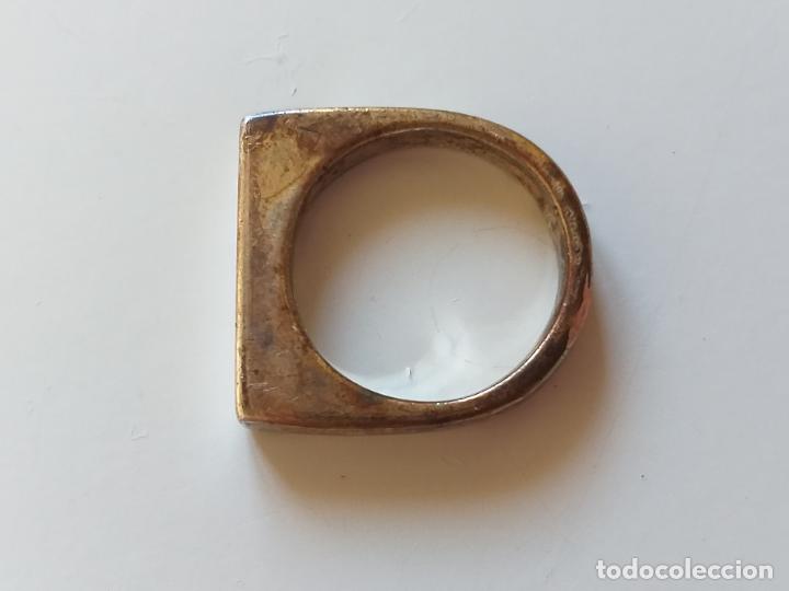 Joyeria: Bonito anillo o sortija. Plateado. Forma rectangular. - Foto 3