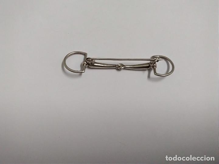 Joyeria: Bonito broche en plata. A&ntilde;os 70 - Foto 2