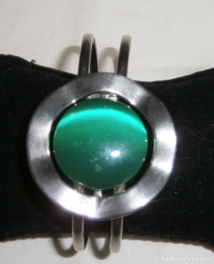 Joaillerie: pulsera de metal piedra grande color verde bisuteria fina