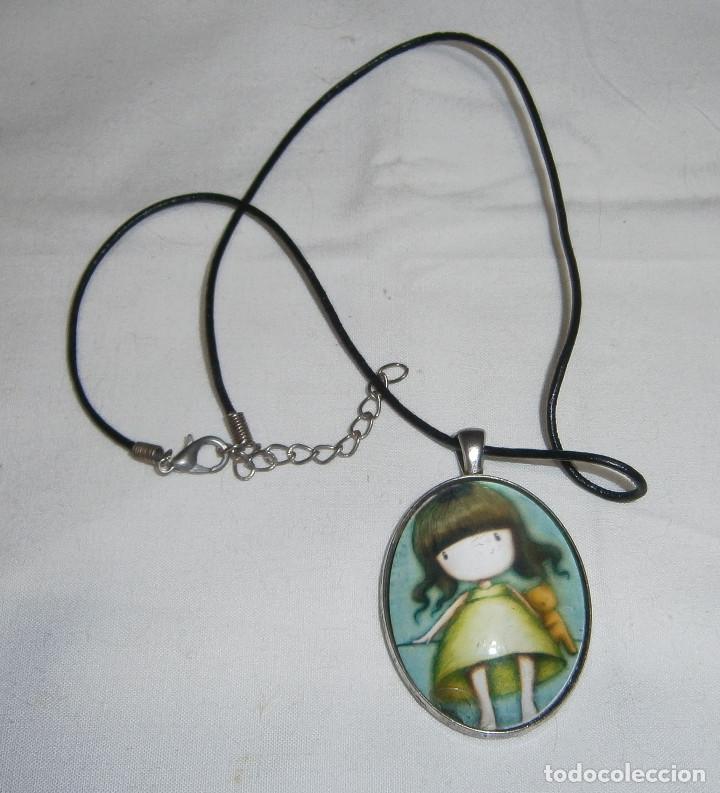 Joaillerie: dos colgantes para ni&ntilde;a metal con mu&ntilde;eca vidriada + osito pvc con sus cordones de cuero