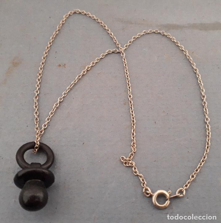 Joyeria: chupete de plastico 2,5cm aprox con cadena 40cm aprox - Foto 1