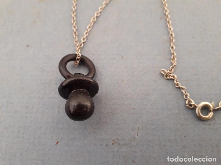 Joyeria: chupete de plastico 2,5cm aprox con cadena 40cm aprox - Foto 2