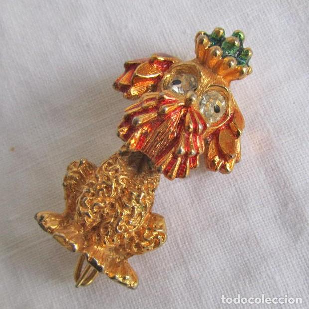 Gioielleria: Broche metal dorado y pedrer&iacute;a perro en forma de perro, marca DHG
