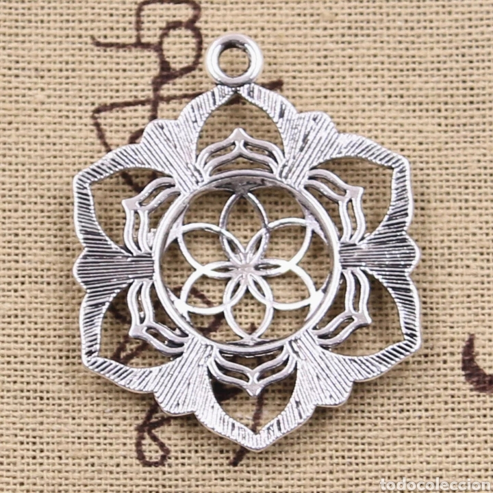 Joyeria: (NM.01) COLGANTE COLOR PLATEADO. FLOR DE LA VIDA. - Foto 2