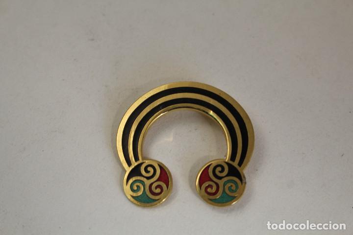 Joalharia: vintage Celtic sea gems gold tone metal and enamel Viking Celtic