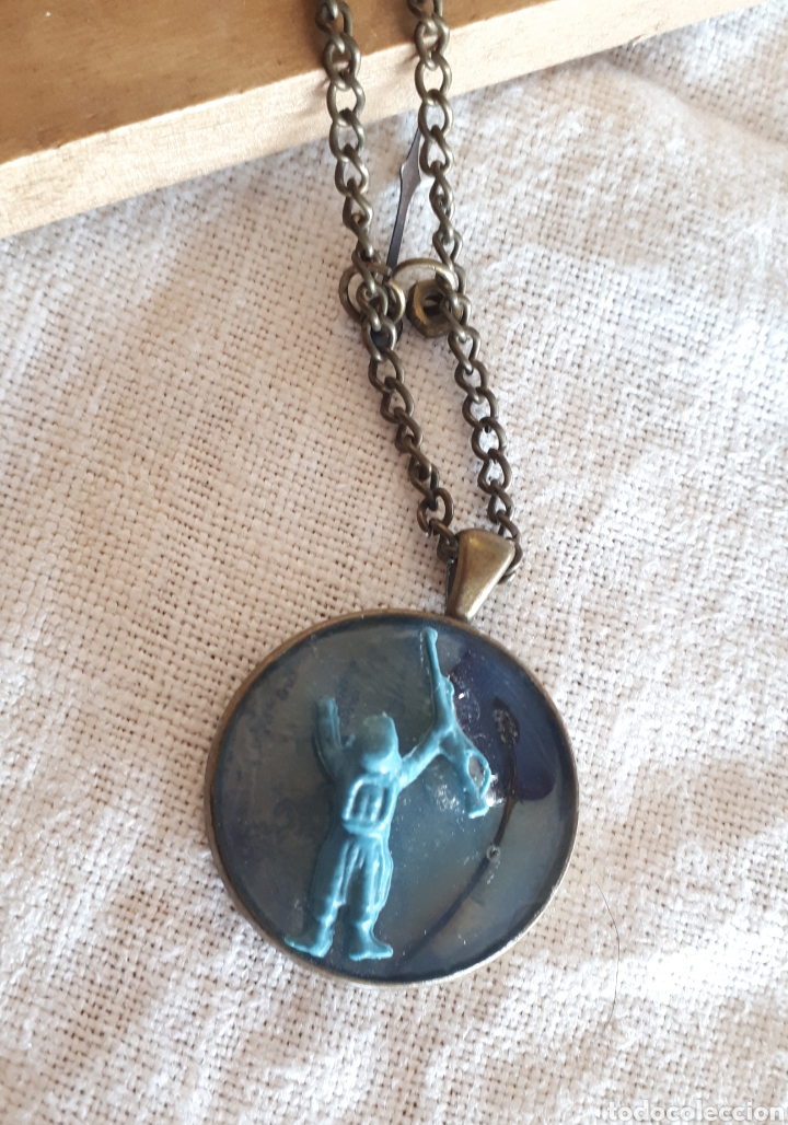 Gioielleria: Collar artesanal resina metal Colecci&oacute;n Fleur du Temps soldadito pl&aacute;stico