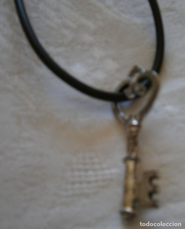 Joyeria: colgante forma de llave cordon de cuero - Foto 1