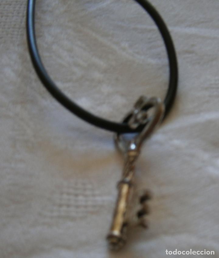 Joyeria: colgante forma de llave cordon de cuero - Foto 2