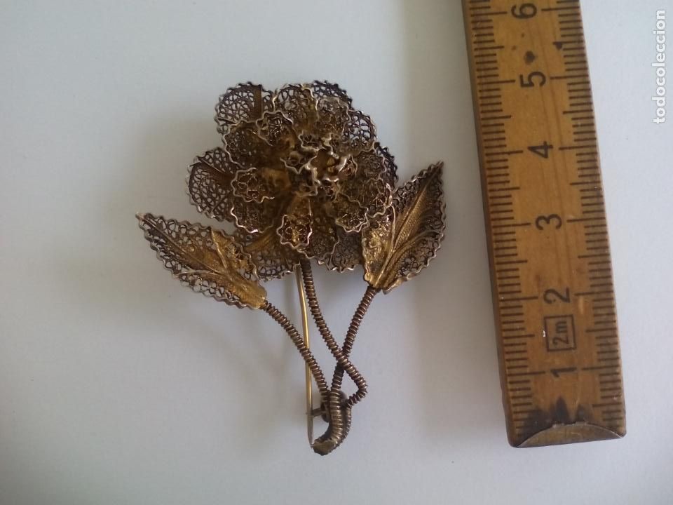 Joalharia: BONITO BROCHE DE METAL DORADO, CON FLOR FILIGRANA. ALFILER.