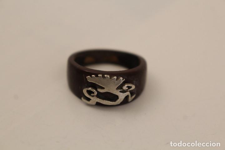 Gioielleria: anillo dise&ntilde;o en baquelita y plata de ley