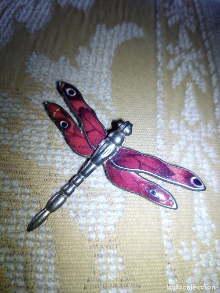 Gioielleria: ~~~~ BONITO BROCHE DE LOS A&Ntilde;OS 50, LIB&Eacute;LULA DE METAL Y ESMALTES. MIDE 5 X 4 CM.~~~~
