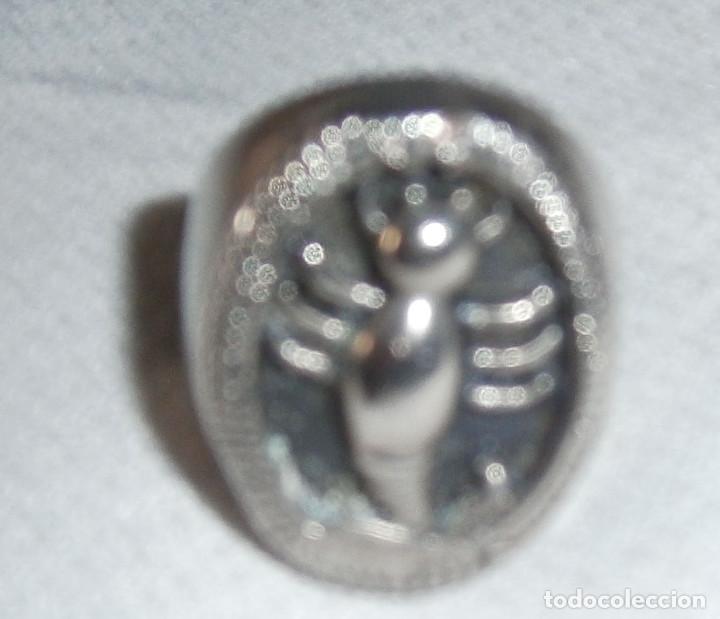 Joyeria: anillo de metal con un escorpion - Foto 1