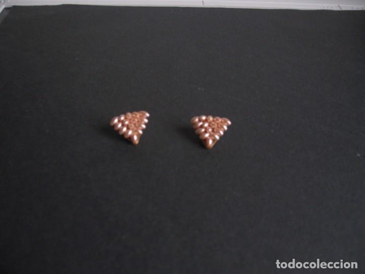 Joyeria: PENDIENTES TRIANGULARES, CON IMITACION A PERLITAS - Foto 1