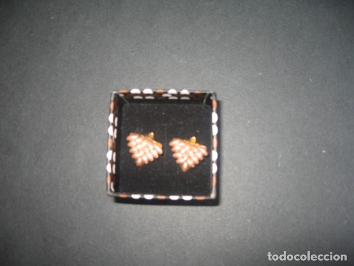 Joyeria: PENDIENTES TRIANGULARES, CON IMITACION A PERLITAS - Foto 3