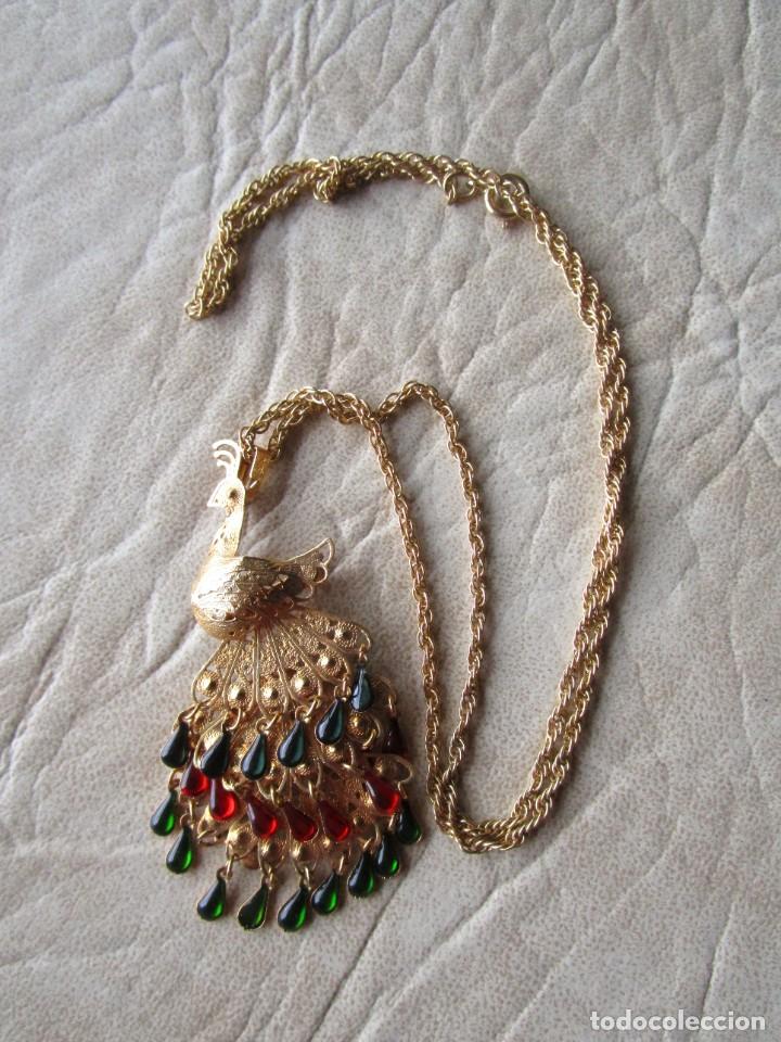 Joyeria: colgante con broche pavo con ba&ntilde;o de oro