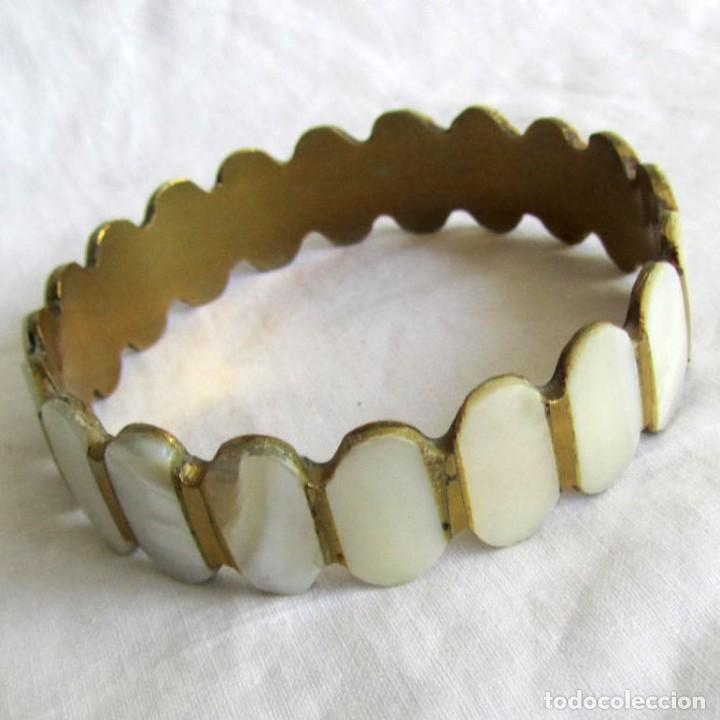 Joyeria: Pulsera r&iacute;gida de lat&oacute;n y n&aacute;car tallado - Foto 1