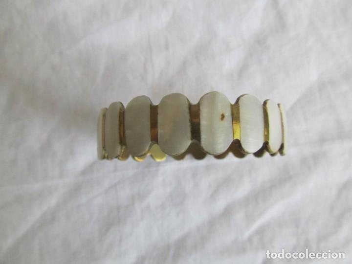 Joyeria: Pulsera r&iacute;gida de lat&oacute;n y n&aacute;car tallado - Foto 2