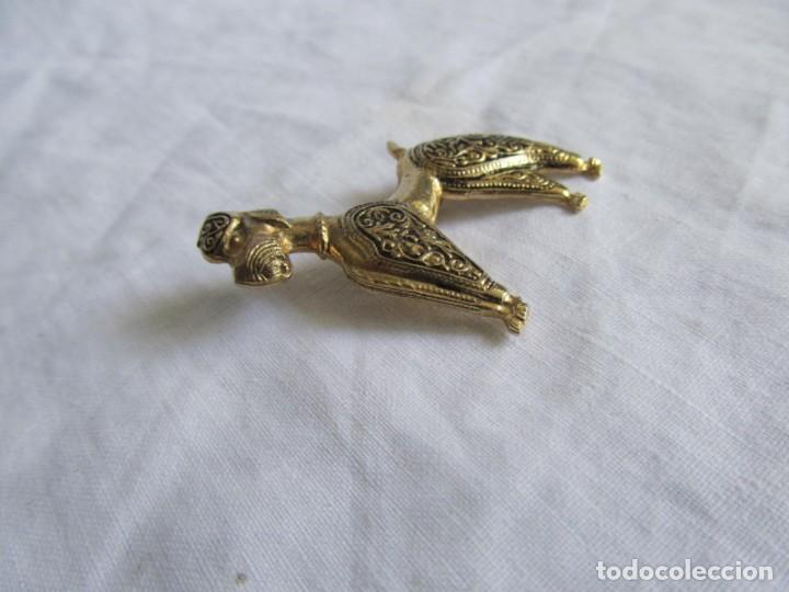 Joyeria: Broche en metal dorado con forma de perro caniche - Foto 3