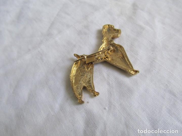 Joyeria: Broche en metal dorado con forma de perro caniche - Foto 5