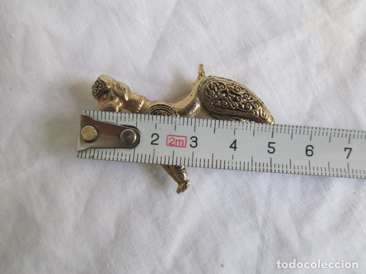 Joyeria: Broche en metal dorado con forma de perro caniche - Foto 7