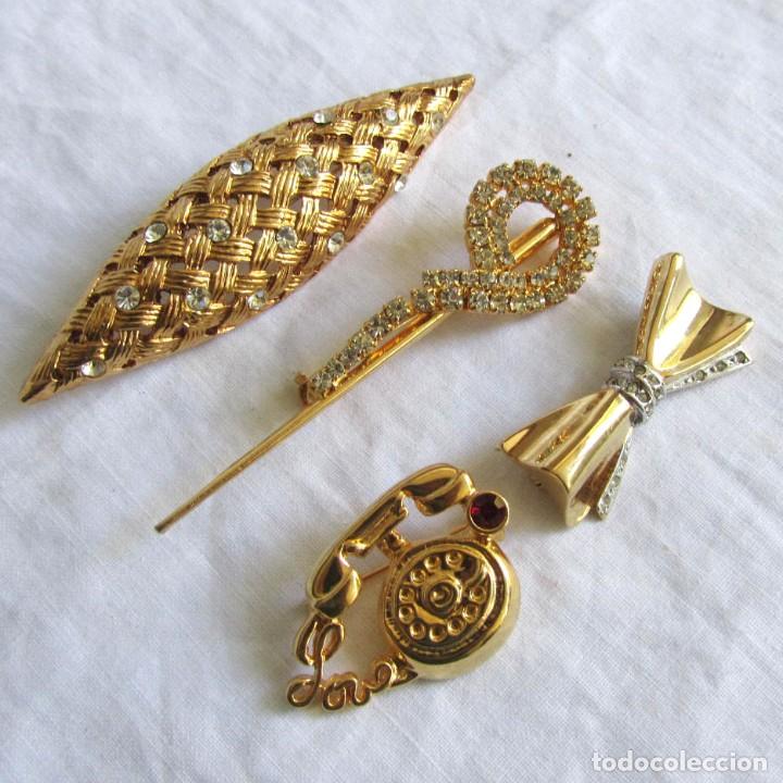 Joaillerie: 4 broches de metal dorado y pedrer&iacute;a