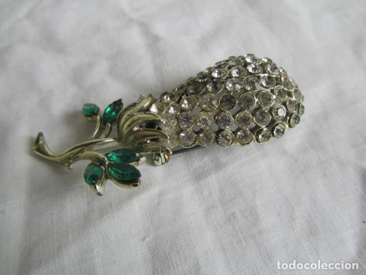 Joyeria: Broche met&aacute;lico con pedrer&iacute;a en forma de pera - Foto 2