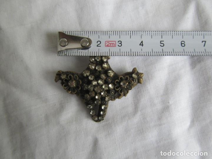Joyeria: Antiguo broche de lat&oacute;n con pedrer&iacute;a - Foto 7