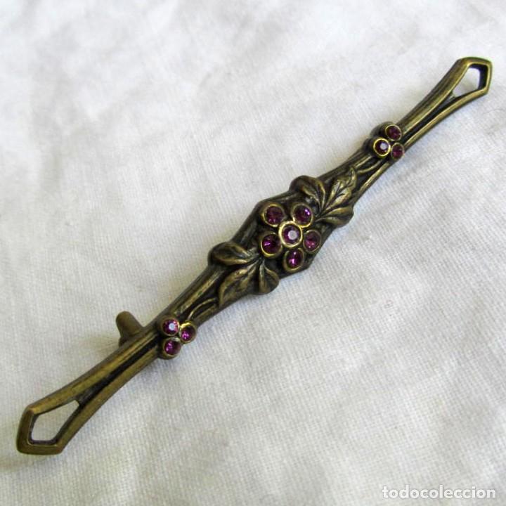 Joyeria: Antiguo broche de bronce y pedrer&iacute;a - Foto 1