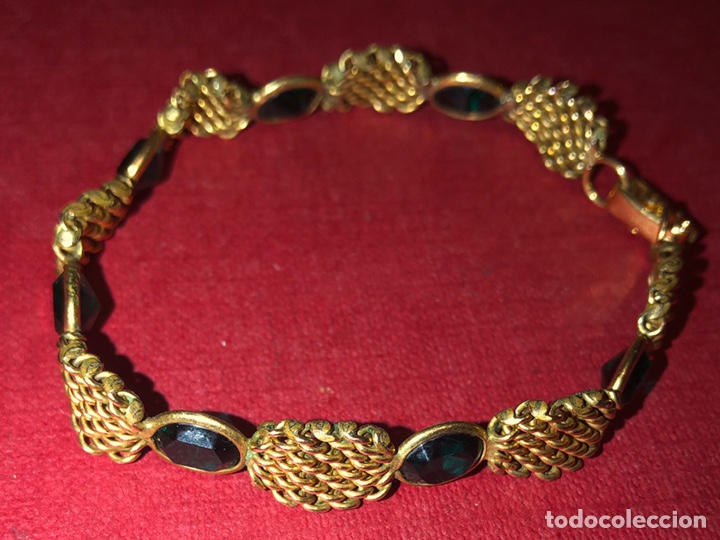 Joyeria: Bonita pulsera chapada en oro, y piedras tipo esmeraldas