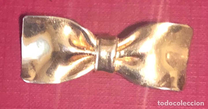 Joyeria: Broche chapado en oro, en forma de pajarita. - Foto 2