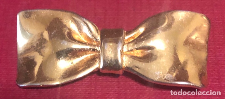 Joyeria: Broche chapado en oro, en forma de pajarita. - Foto 3