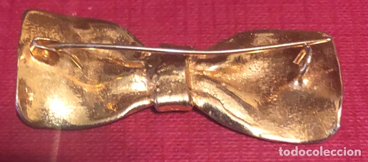Joyeria: Broche chapado en oro, en forma de pajarita. - Foto 4