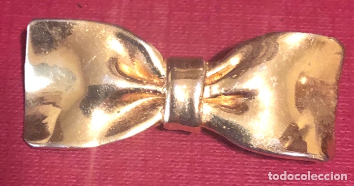 Joyeria: Broche chapado en oro, en forma de pajarita. - Foto 1