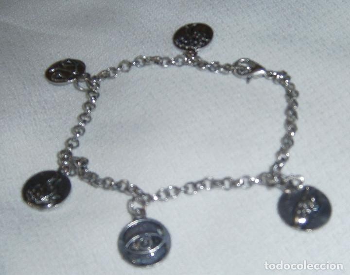 Joaillerie: pulsera metal plateado con signos varios